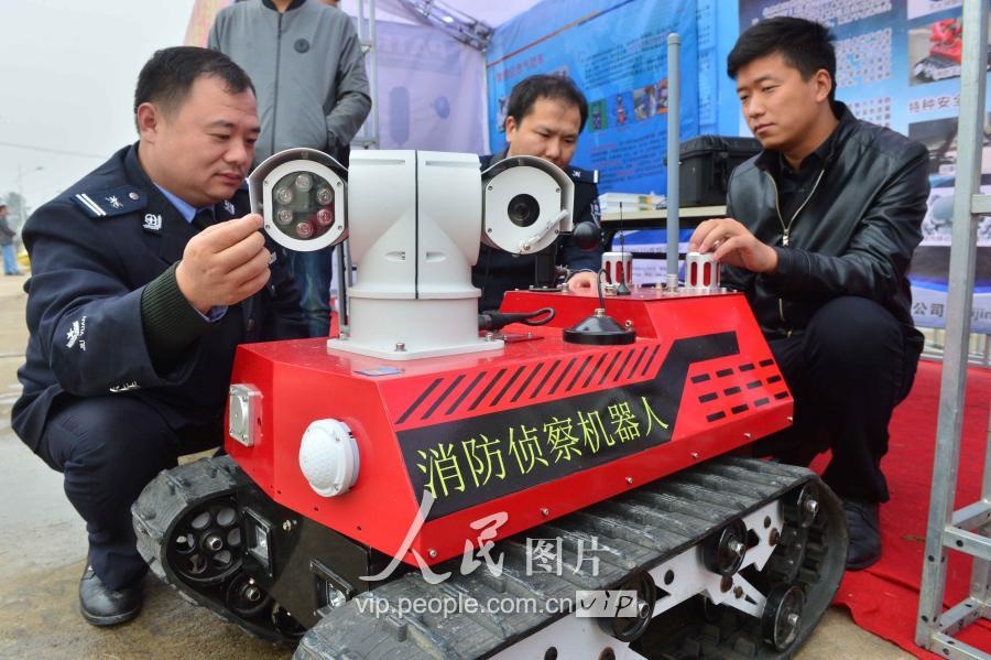 北京凌天攜消防滅火機(jī)器人、偵查機(jī)器人助力人全國(guó)危化品應(yīng)急救援