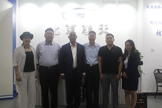 近日，尼日爾防務(wù)部門負(fù)責(zé)人蒞臨北京凌天，專題考察安檢、排爆、反恐等軍用警用技術(shù)裝備。