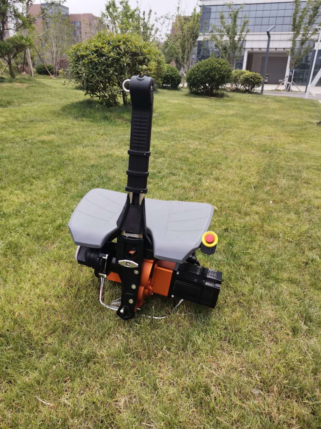 最危險(xiǎn)的救援，理應(yīng)有更安全的裝備，座椅式自動升降機(jī)電動上升器，專為高層救援，風(fēng)電作業(yè)設(shè)計(jì)