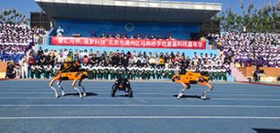 凌天攜帶四足機器狗、偵檢無人機等高精尖裝備走進校園，助力北京通州市馬駒橋學校首屆科技嘉年華